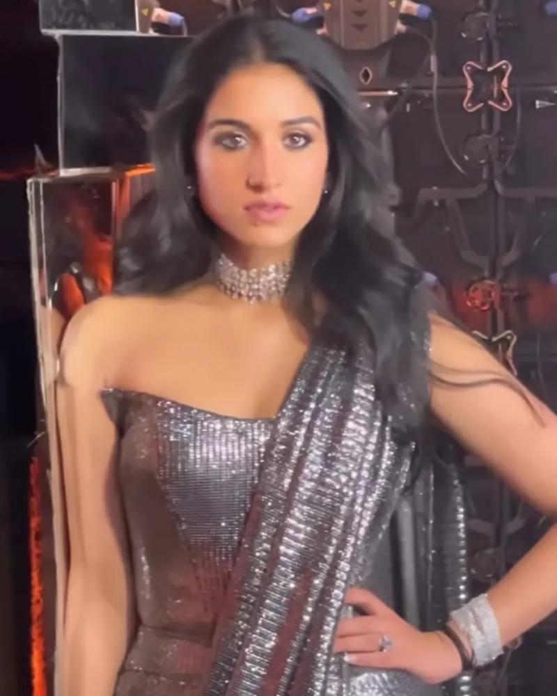 rich-couple-anant-ambani-and-radhika-merchant-photos